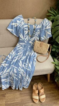 Vestido azul estampa folhagem