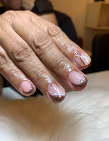 REMOÇÃO DE ALONGAMENTO+MANICURE TRADICIONAL