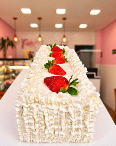 Bolo Chantilly com morango