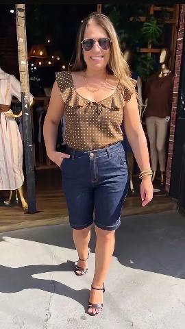 Blusa e bermuda jeans